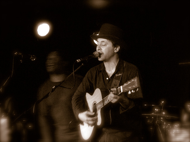 Alexis Harte at Caf&eacute; Du Nord, San Francisco, CA, April 4, 2009 (photo courtesy of Fergus Lenehan)