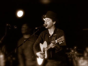 Alexis Harte at Café Du Nord, San Francisco, CA, April 4, 2009 (photo courtesy of Fergus Lenehan)